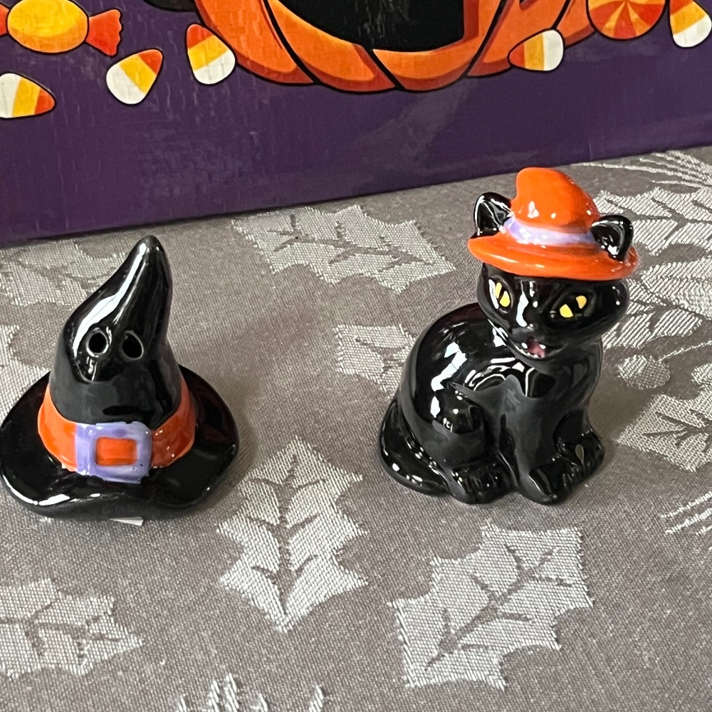 Halloween salt and pepper figures